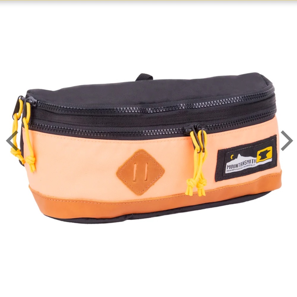 Mountainsmith Trippin’ Fanny Pack in salmon